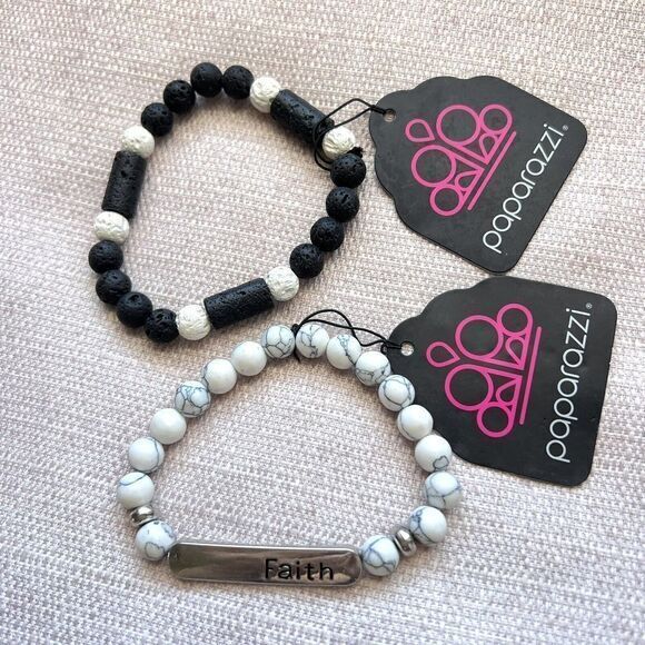 Lot of 2 PAPARAZZI Beaded Stretch Bracelets Black /‎ Off White - Picture 1 of 4